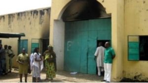 10 land in prison emir