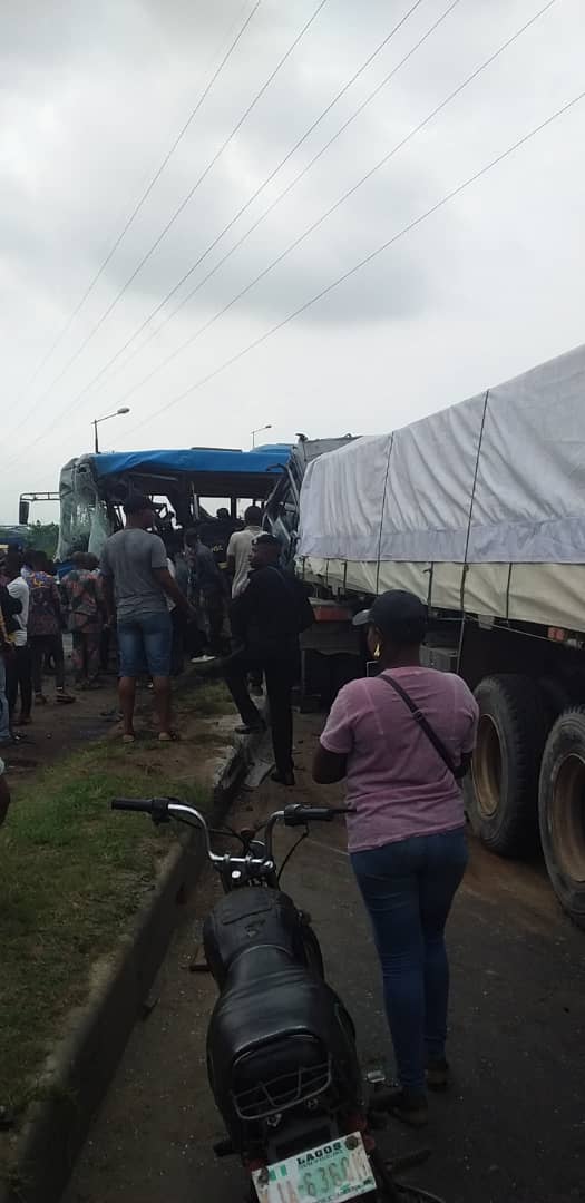 https://www.concoursemediagroup.com/news-in-pictures…brt-bus-in-lagos/ ‎