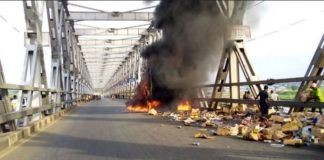 Breaking News: Commotion As Truck Catches Fire On Niger Bridge