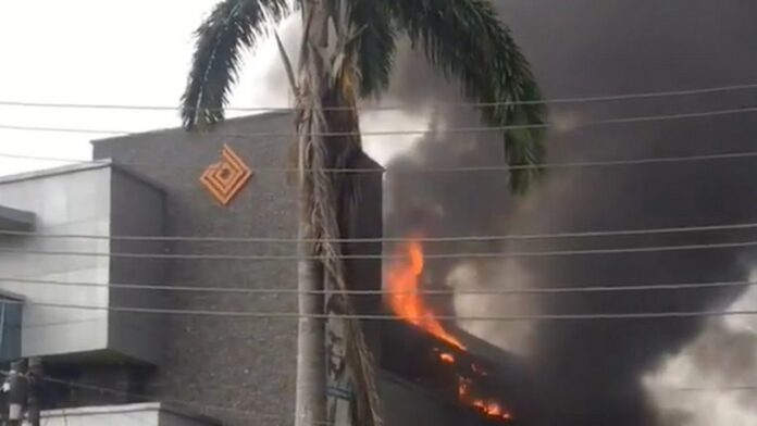 BREAKING NEWS: Fire Guts Access Bank In Lagos