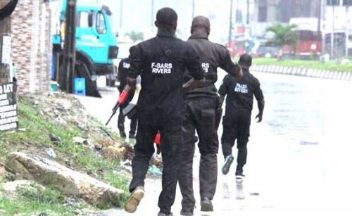 BARBER: Policeman Broke Into My House, Stole N280,000