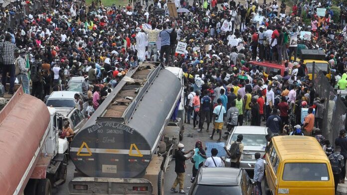 #EndSARS Protest: Three Protesters Killed, Commuters Stranded