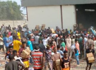 Hoodlums Invade Warehouse In Abuja, Loot Food Items
