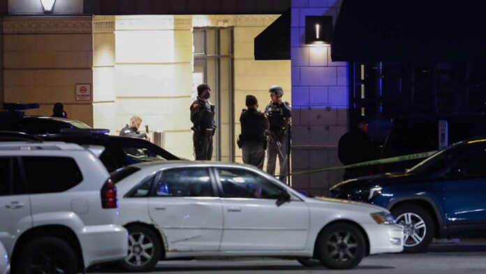888 Eight Wounded In Shooting At US Mall, Gunman At Large
