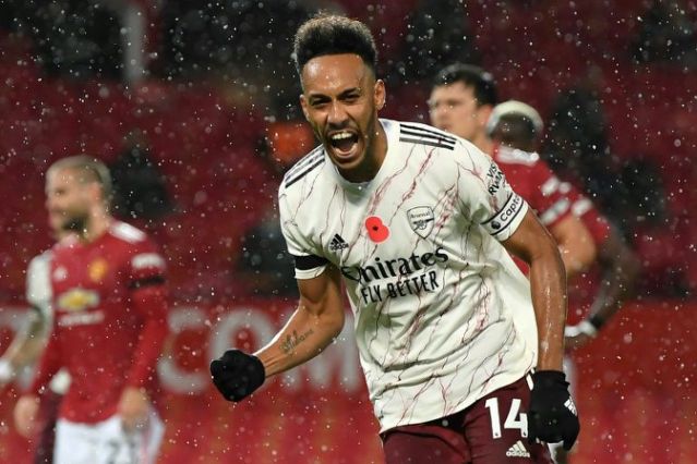 Aubameyang Penalty Gives Arsenal Victory At Old Trafford